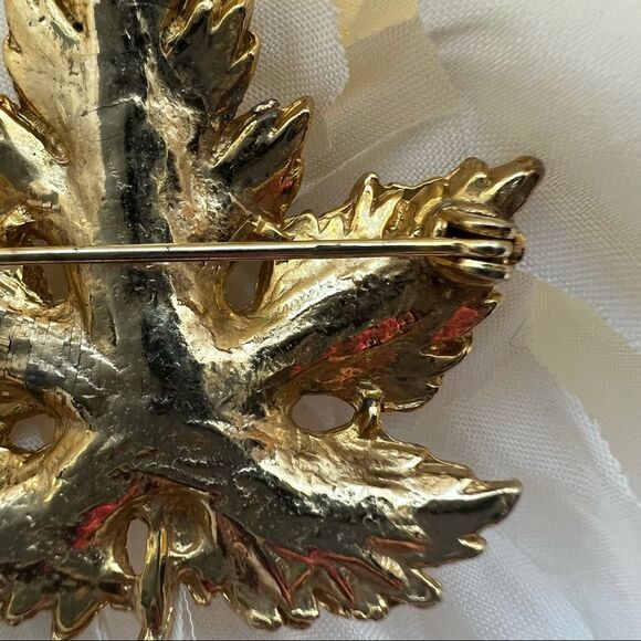 Vintage Retro Jade Stone Gold Tone Maple Leaf Brooch - Picture 6 of 9